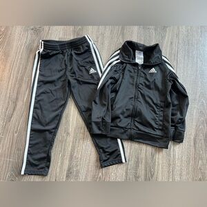 Adidas tracksuit kids size 5 black